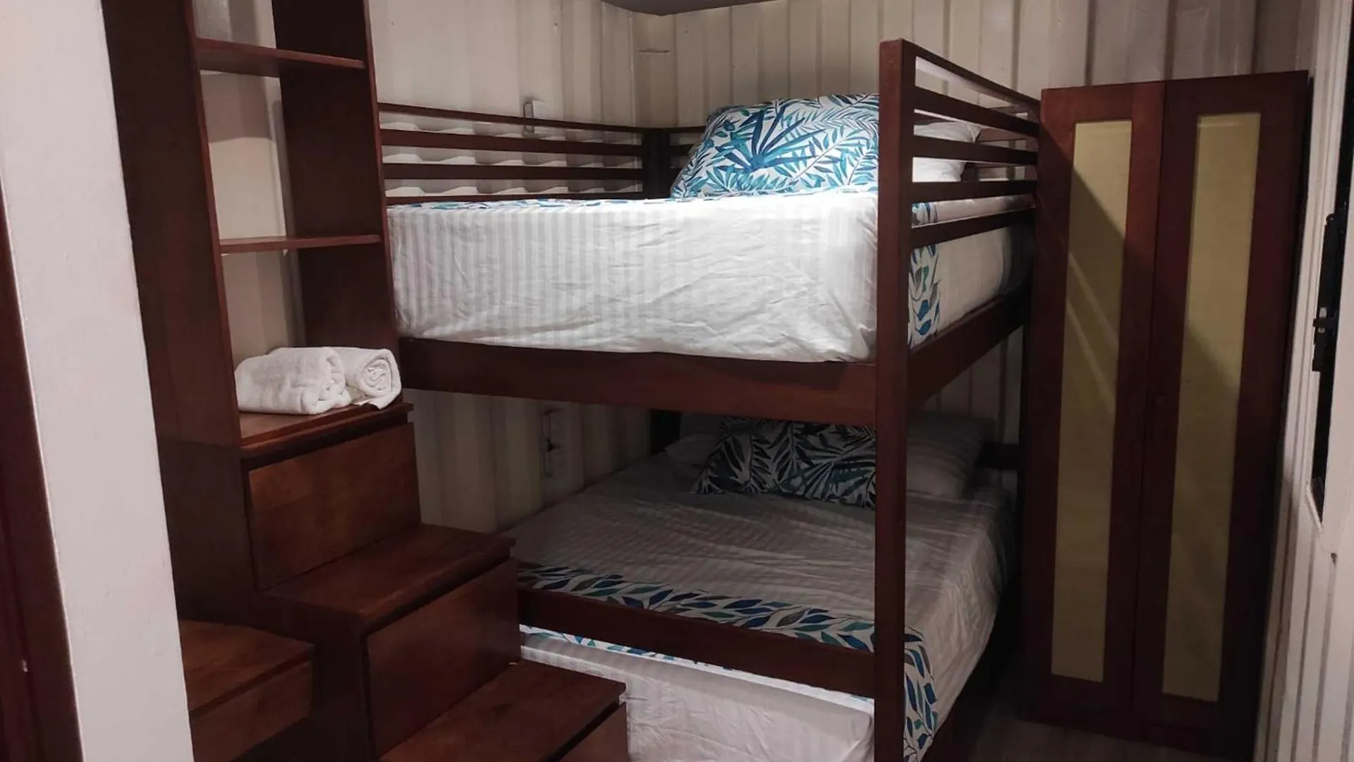 Containers Bacalar Aparthotel